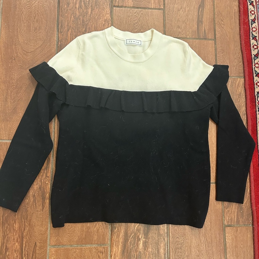 Rowen size M black and white ruffle sweater